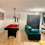 Semesterbostad Stylish 3Br House Free Parking Sleeps 6 Pool Table Near Leeds City Centre