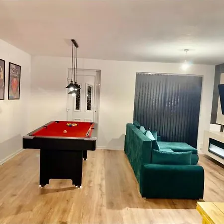 Сasa de vacaciones Stylish 3br House Free Parking Sleeps 6 Pool Table Near Centre