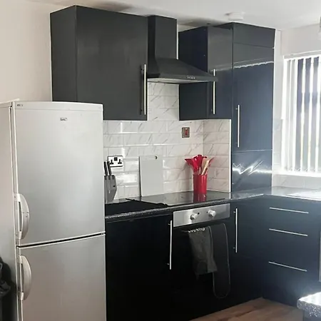 Sofi's Stay, Cosy 3 Bed House, 5 Mins Walk To Centre بيت للعطل ليدز