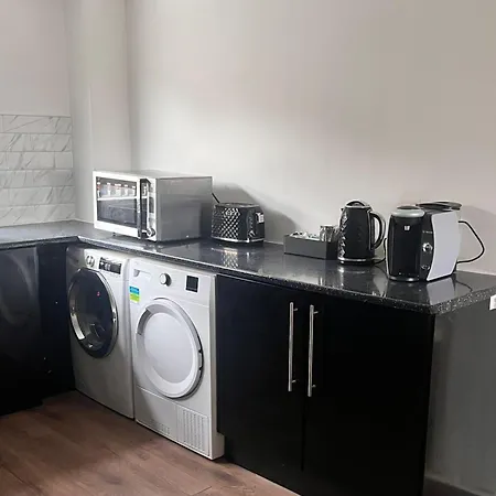 Sofi's Stay, Cosy 3 Bed House, 5 Mins Walk To Centre بيت للعطل *