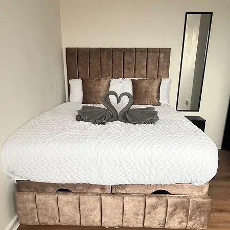 Stylish 3Br House Free Parking Sleeps 6 Pool Table Near Leeds City Centre Semesterbostad Leeds (West Yorkshire)