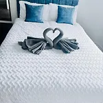 Stylish 3br House Free Parking Sleeps 6 Pool Table Near Centre Prázdninový dům Leeds (West Yorkshire)