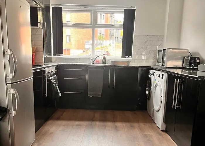 Sofi's Stay, Cosy 3 Bed House, 5 Mins Walk To Centre Лідс