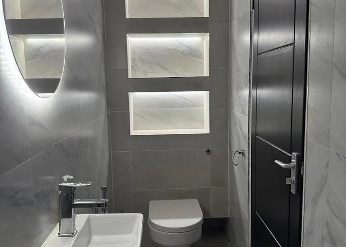 Sofi's Stay, Cosy 3 Bed House, 5 Mins Walk To Centre Будинок відпочинку