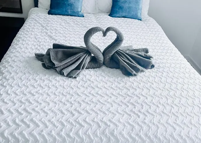 Sofi's Stay, Cosy 3 Bed House, 5 Mins Walk To Centre Будинок відпочинку Лідс